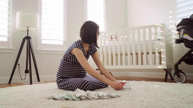 托儿所里的日本孕妇视频素材