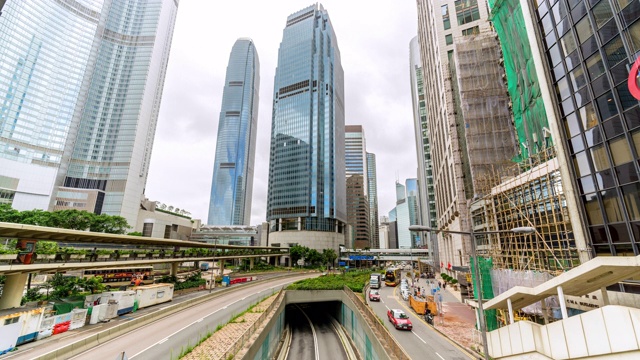 时间流逝的香港中区，交通和现代化的建筑视频素材