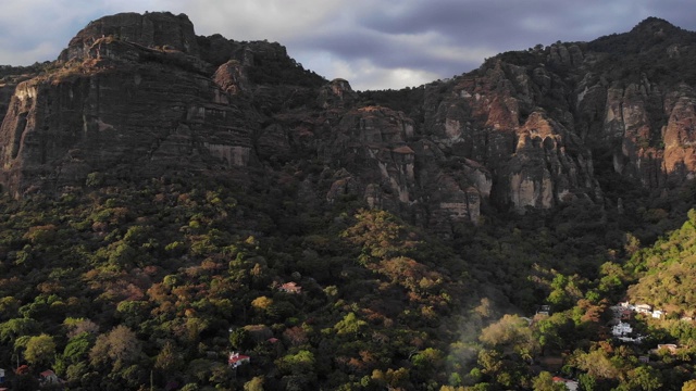 tepozteco山的景色视频下载