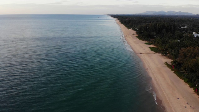 鸟瞰图纳泰海滩攀牙泰国视频素材