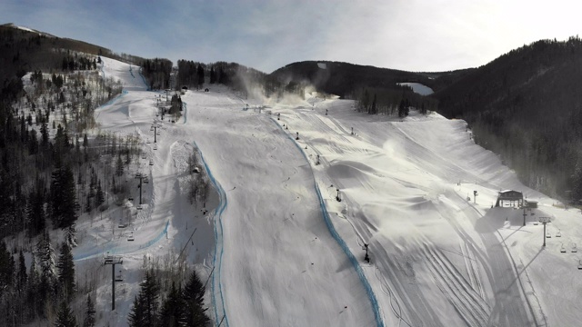 韦尔科罗拉多州滑雪区无人机剪辑在冬天视频素材