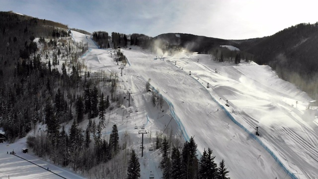 Vail科罗拉多滑雪场冬季无人机剪辑视频素材