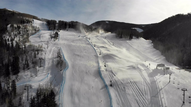 韦尔科罗拉多州滑雪区无人机剪辑在冬天视频素材