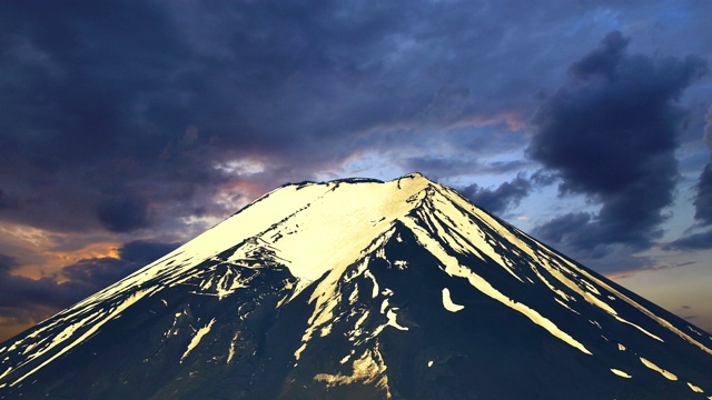 富士山覆盖着积雪，可以视频下载