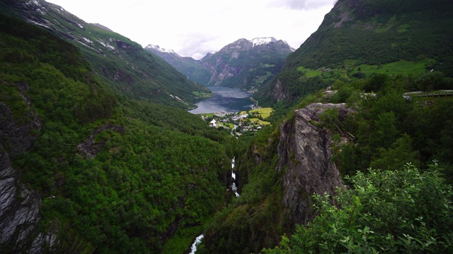 美丽的挪威风景4k。盖兰格的绿色山脉和峡湾。视频素材