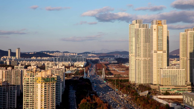 韩国仁川市延秀区松岛大桥和公寓/松岛洞视频素材