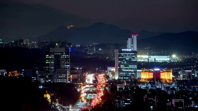 韩国首尔扬宰IC /石choo -gu扬宰大罗路交通夜景视频素材