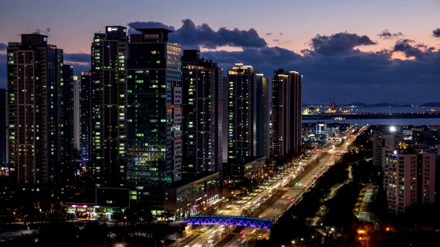 交通夜景/松岛洞，延秀谷，仁川，韩国视频素材