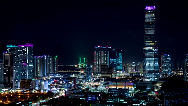 东北亚贸易大厦(浦项制铁)夜景/松岛洞，延洙，仁川，韩国视频素材