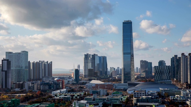 东北亚贸易大厦(浦项制铁)城市景观/松岛洞，延洙，仁川，韩国视频素材