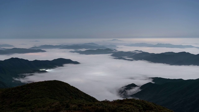 韩国全罗南道尻三山/ Gurye-gun万宝台峰云海视频素材