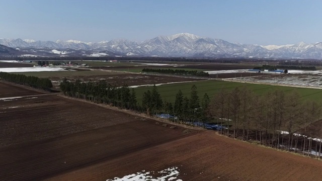 无人机飞行，日本北海道十胜平原视频素材