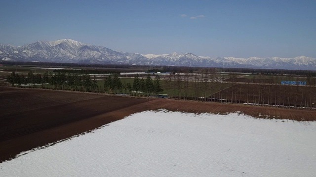 无人机飞行，日本北海道十胜平原视频素材