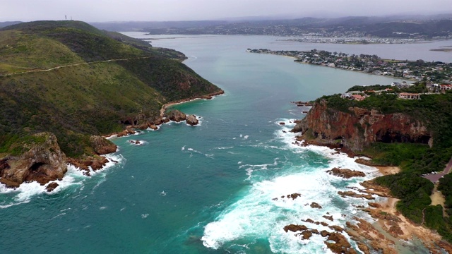 Knysna Heads的鸟瞰图视频素材