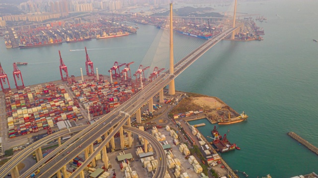 国际港口在香港进出口业务物流中使用起重机装载集装箱的超失效或滞后视频素材