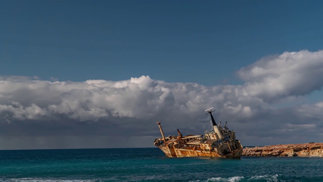 塞浦路斯海岸附近的海难视频素材