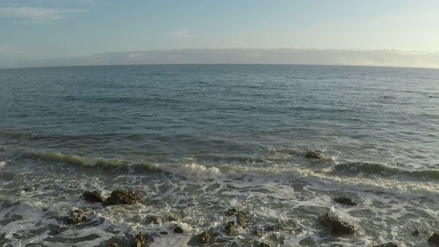 加州马里布海滩的太平洋景色视频素材