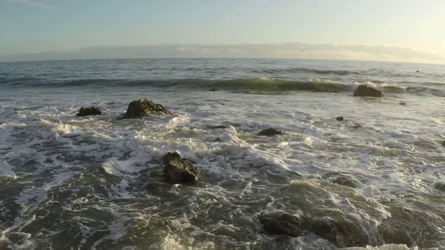 加州马里布海滩的太平洋景色视频素材