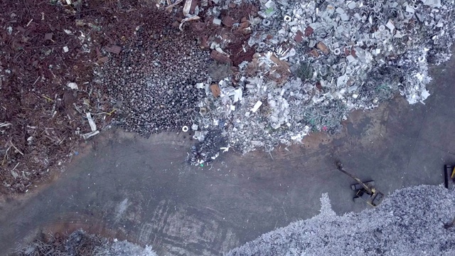 废金属回收的垃圾场鸟瞰图视频素材