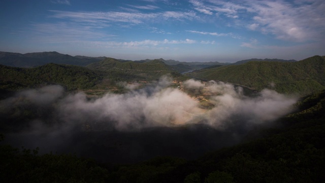 云海飘过山/全拉岛伊姆希尔枪，韩国视频素材