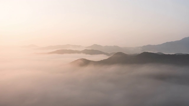 日出时Chaegyesan山上空的云海/全拉岛顺昌枪，韩国视频素材