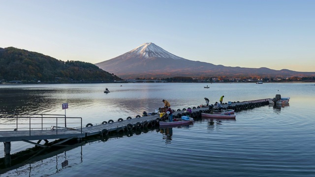 4k时间流逝日本川口千子湖富士山的日出视频素材