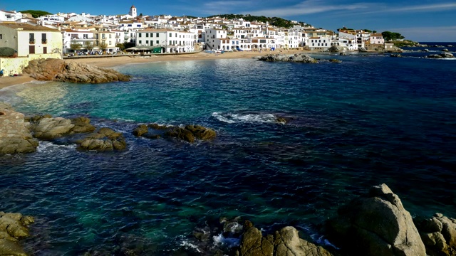 全景或“CALELLA DE PALAFRUGELL”。延时。视频素材