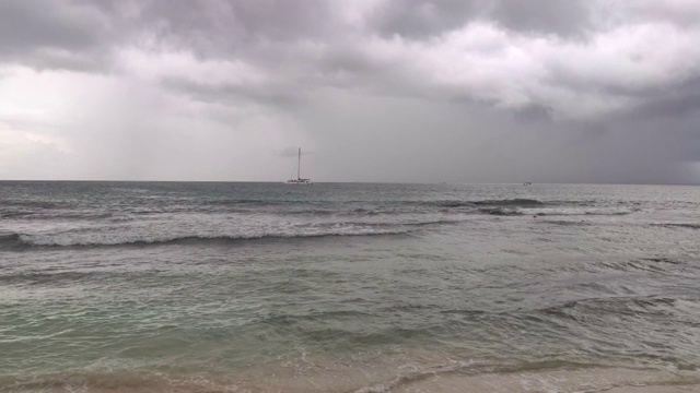 热带海滩与雨2视频素材