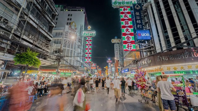 4K分辨率的Time Lapse挤满了在唐人街购物的人，在泰国曼谷，夜市街著名的地方，泰国曼谷的旅游景点地标，亚洲城市的生活方式视频素材