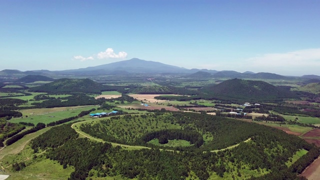 Abu Oreum(火山锥)/济州岛济州岛，韩国视频素材