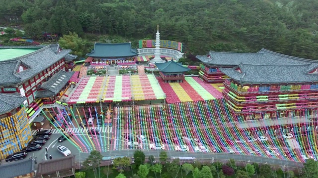 鸟瞰图莲花灯节Samgwangsa佛教寺庙，釜山，韩国，亚洲视频素材