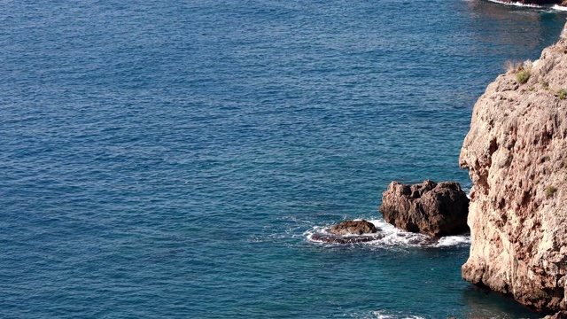 海洋和岩石视频素材