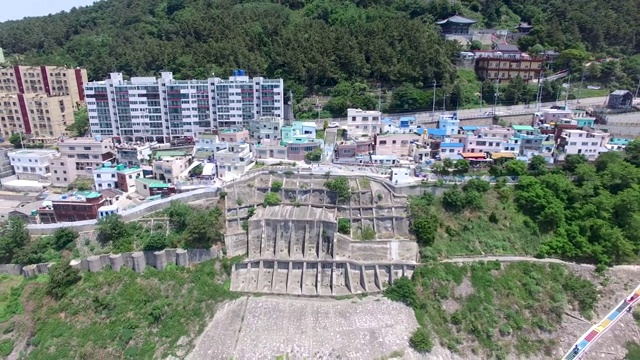 鸟瞰图的白浅滩文化村，盈道，釜山，韩国，亚洲。视频下载