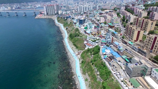 鸟瞰图的白浅滩文化村，盈道，釜山，韩国，亚洲。视频下载