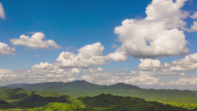 时间推移视频4K天空云，美丽的蓝天与云背景，天空与云天气自然云蓝，蓝天与云。视频素材