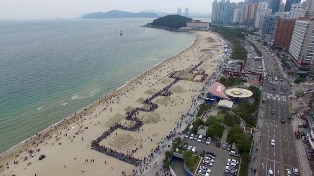 海云台海滩沙滩节鸟瞰图，釜山，韩国，亚洲。视频素材