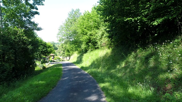 Périgord从空中俯瞰Le Buisson-de-Cadouin村视频素材