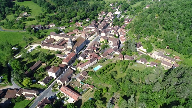 Périgord从空中俯瞰Le Buisson-de-Cadouin村视频素材