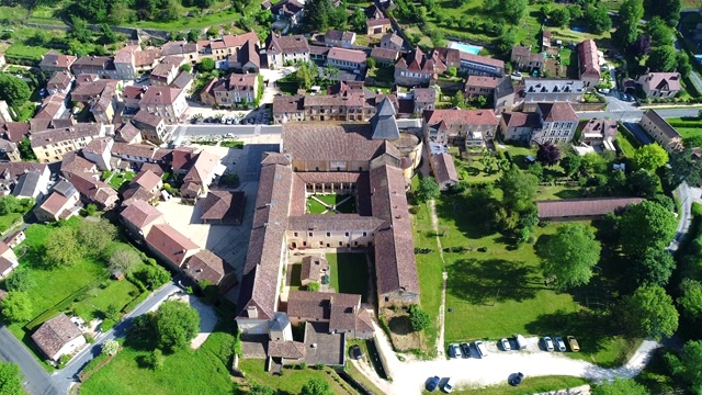 Périgord从空中俯瞰Le Buisson-de-Cadouin村视频素材