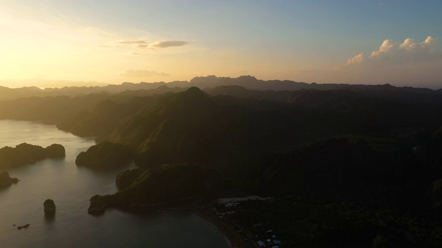 海景，早晨的岛屿。热带岛屿的日出视频素材