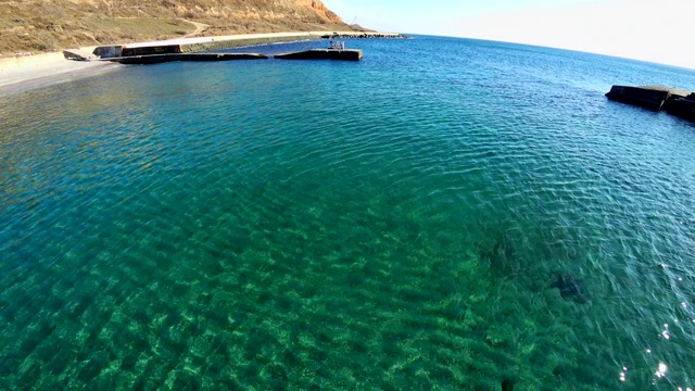 海滩上秋海上的风暴视频素材