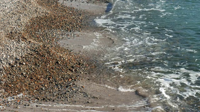 海滩上秋海上的风暴视频素材