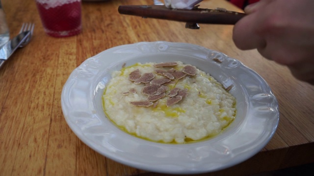 意大利调味饭和松露视频下载