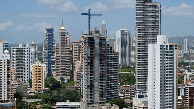 摩天楼建筑天际线-巴拿马城市的城市景观，空中视频素材