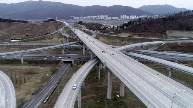 [Hyperlapse]亚洲韩国金海大根城高速公路交通鸟瞰图。视频下载