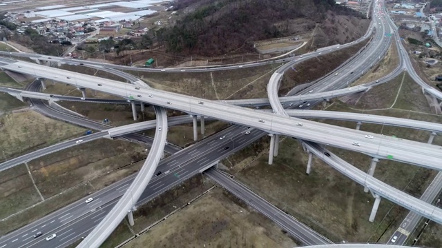 [Hyperlapse]亚洲韩国金海大根城高速公路交通鸟瞰图。视频下载