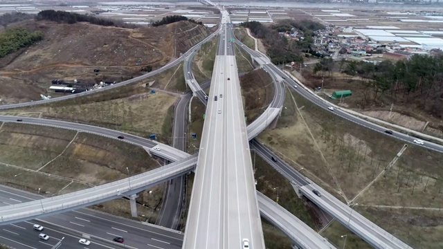 [Hyperlapse]亚洲韩国金海大根城高速公路交通鸟瞰图。视频下载