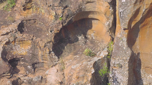 特写镜头在岩石上视频素材