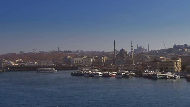 伊斯坦布尔金角区和叶尼清真寺Eminönü， İstanbul。视频素材