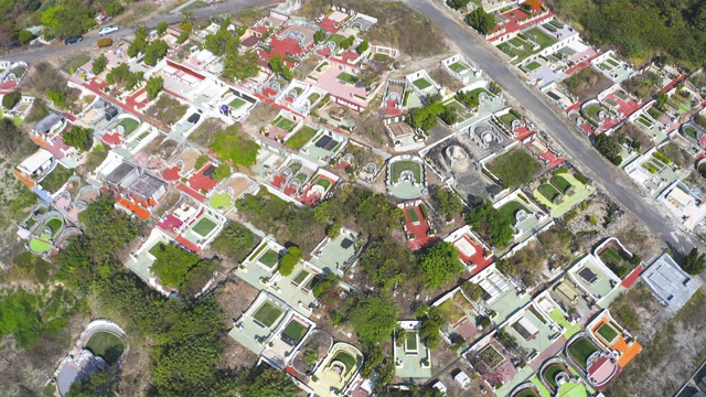 山上墓地的鸟瞰图。台湾视频素材